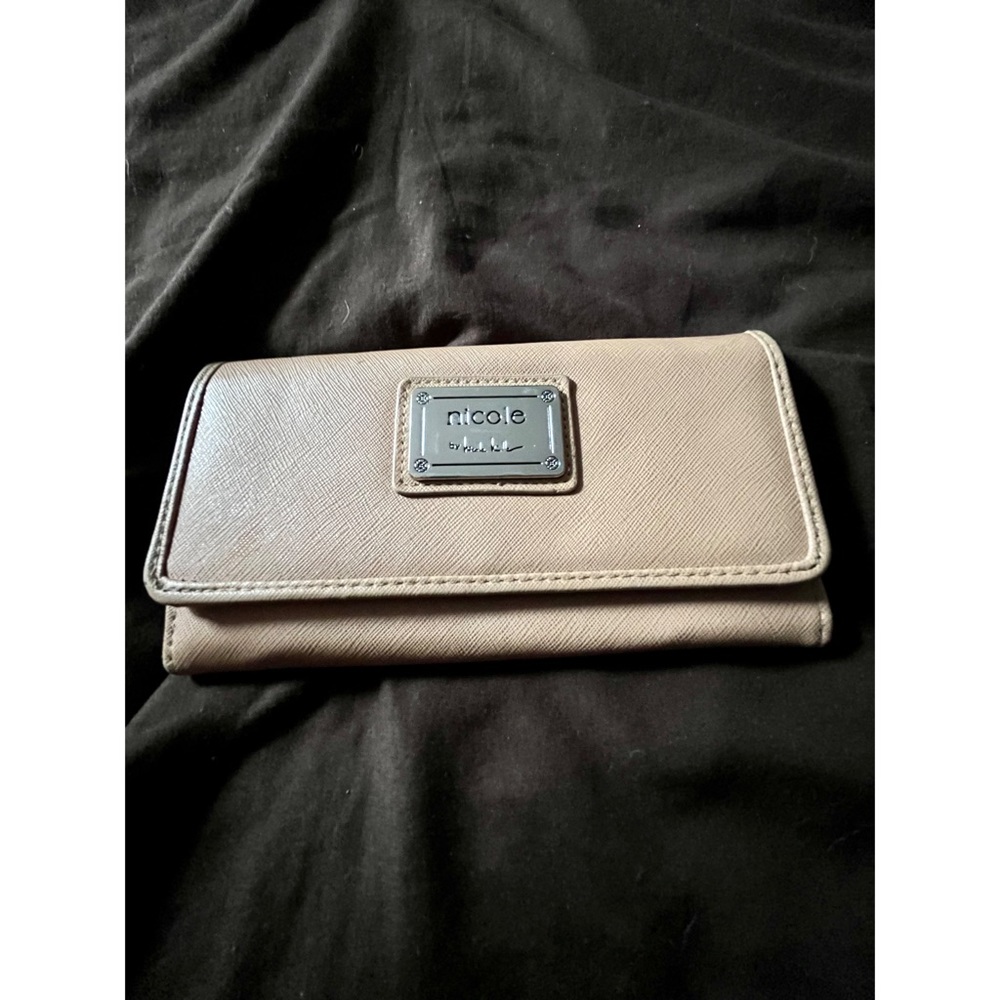🚩Pre-Loved Nicole by Nicole Miller Wallet